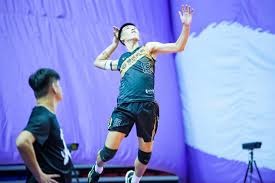 Gumayusi谈T1楼下花圈：剪完头发现花圈倒了，有点搞笑